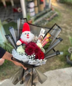 Mini Christmas Gift Set – Small Santa Claus with Red & White Roses and Chocolates