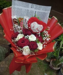 Alternative view of Romantic Heart Gift Set – Red & White Roses with Baby Flowers, Chocolates & Imported Wrapping